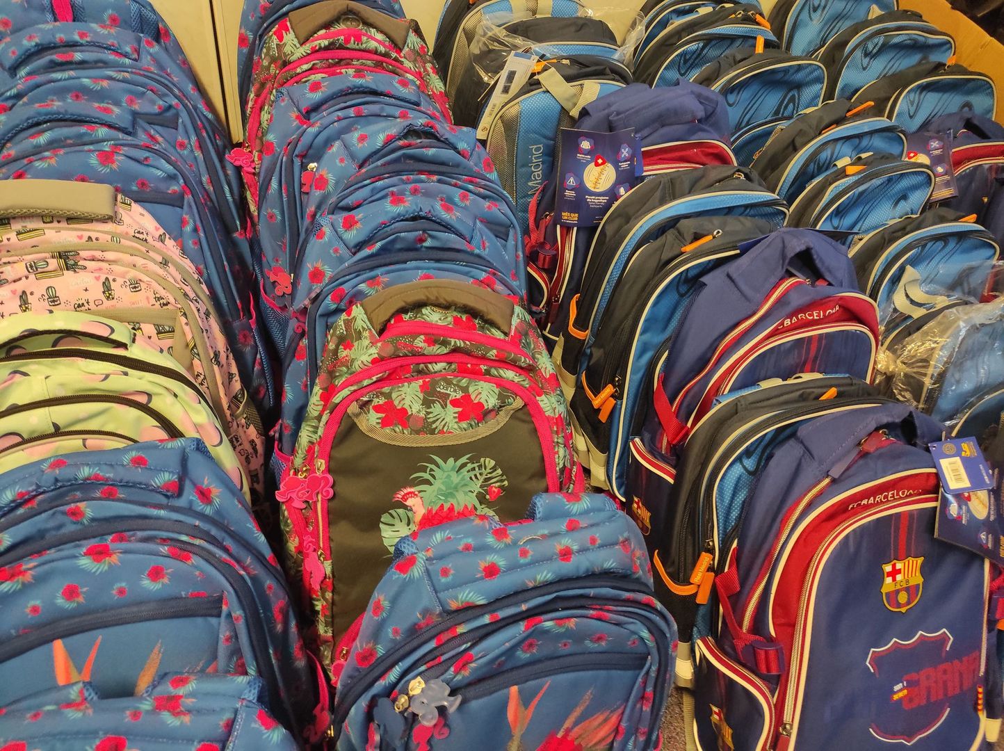 Plecaki dla uczniów.jpg