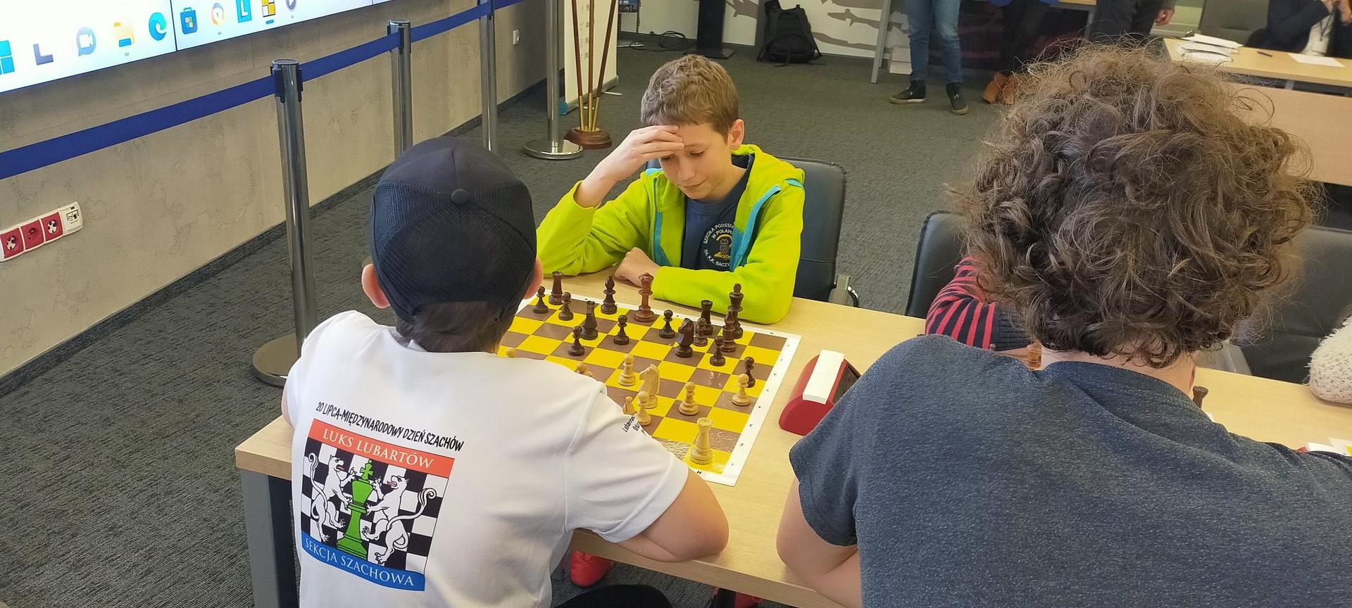 Uczniowie SP2 na turnieju szachowym (9).jpeg