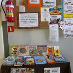Światowy Dzień Pluszowego Misia w bibliotece szkolnej - wystawa książek (1) (1).JPG