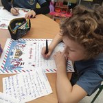 9 - Chłopiec piszący list.jpg