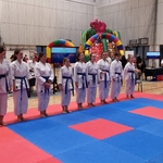 Uczestniczki turnieju karate.jpg